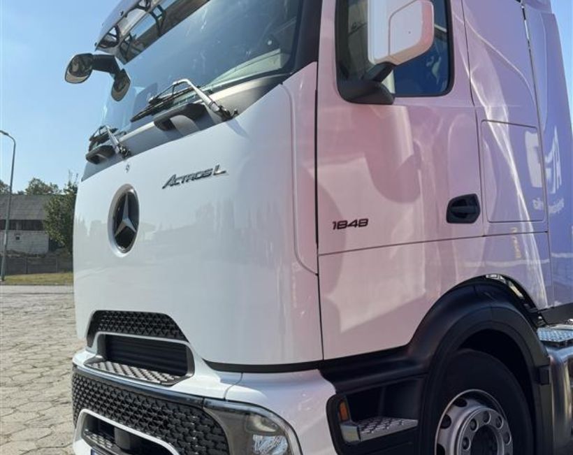W sierpniu do naszego taboru dołączył nowy Mercedes-Benz Actros 1848 LS