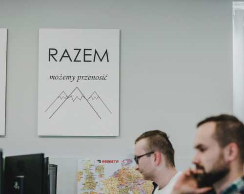 Spedytor a dyspozytor: poznaj różnice i wybierz najlepszego partnera logistycznego dla siebie 